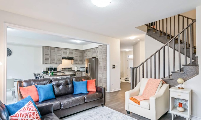 Thorold House | Beautiful and Brand New Home, 3 Bedroom Near Niagara Falls, Free Parking
