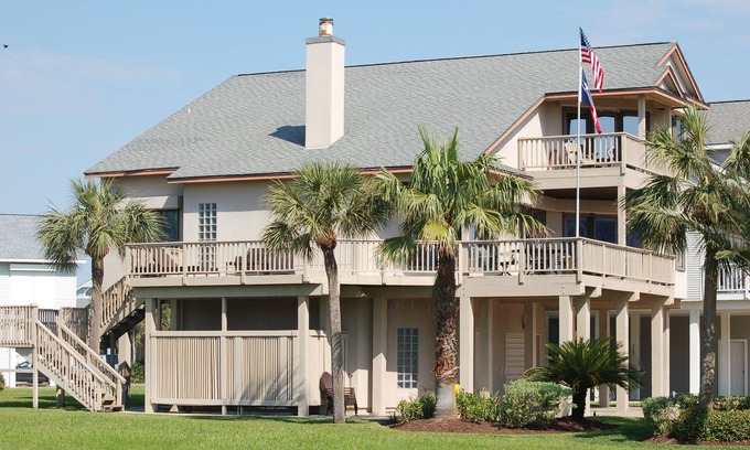 Pirates Beach West House | Beautiful and spacious beach house in exclusive neighborhood- steps from beach.