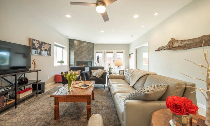 Peregrine House | Beautiful and Private Guest Apartment - Close to USAFA & Garden of the Gods!