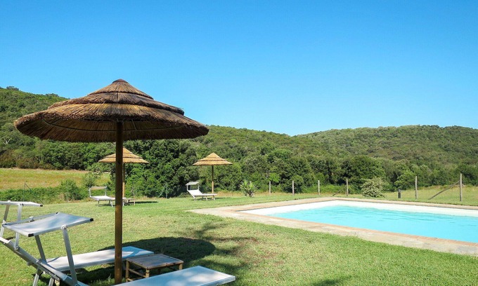 Montorsaio House | Beautiful apartment in villa for 2 people with WIFI, pool, TV and patio