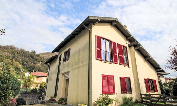 Maccagno Apartment | Beautiful apartment for 2 people with WIFI, TV and balcony