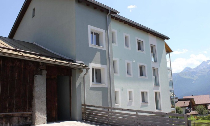 Grisons Apartment | Beautiful apartment for 8 people with WIFI, TV and balcony