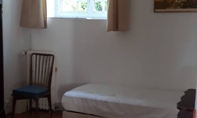 Autouillet Apartment | Beautiful apartment in a 16th-century estate