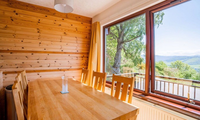 East Lewiston House | Beautiful apartment in villa for 6 guests with WIFI, TV, patio, panoramic view and parking