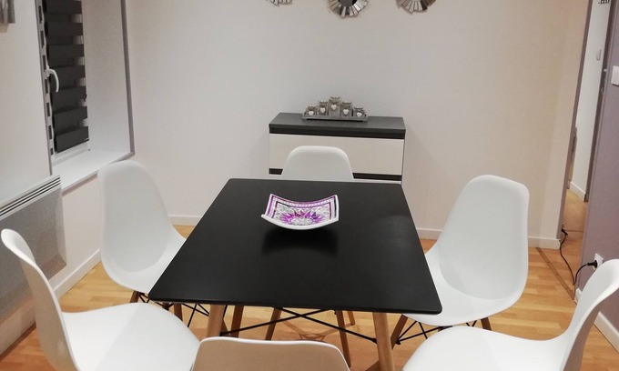 La Fere Apartment | beautiful apartment in old and quiet residence