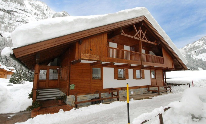 Penia House | Beautiful apartment in villa for 5 guests with WIFI, TV, terrace and parking