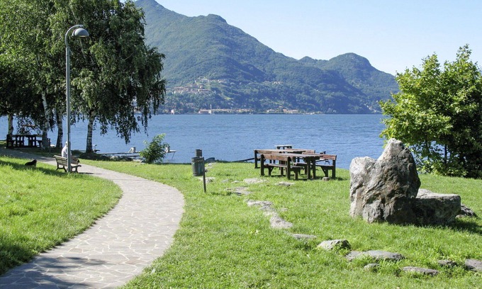 Dervio Villa | Beautiful apartment in villa for 6 people with WIFI, A/C, TV, patio and parking