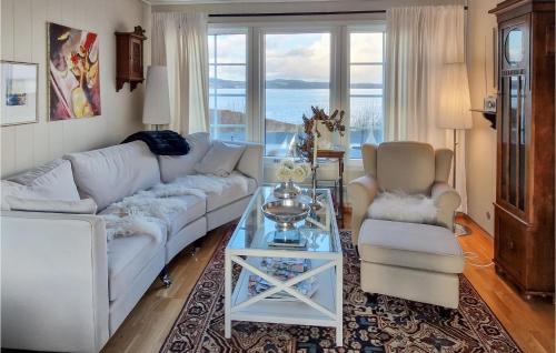 Snillfjord Apartment | Beautiful Apartment In Hemnskjela