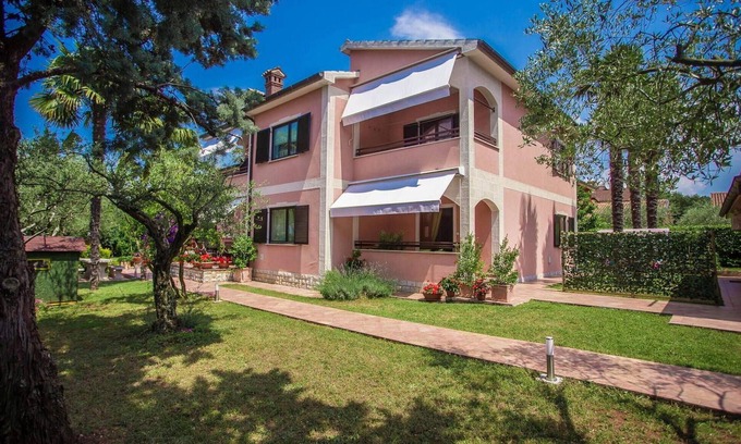 Kukci Apartment | Beautiful apartment in Porec with WiFi