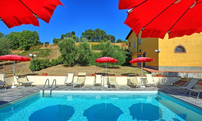Pontassieve Villa | Beautiful apartment in villa for 2 people with A/C, WIFI, pool, TV, pets allowed and panoramic v.