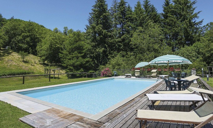 Molazzana Villa | Beautiful apartment in villa for 4 people with WIFI, pool, TV and terrace