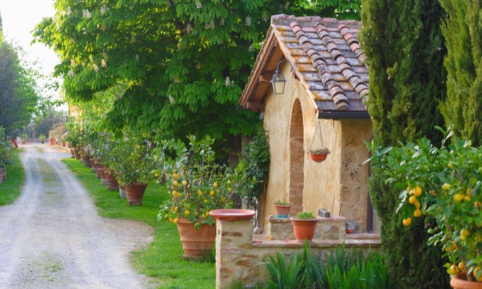 Poggibonsi Villa | Beautiful apartment in villa with pool, WIFI, TV, patio and panoramic view, close to San Gimignano