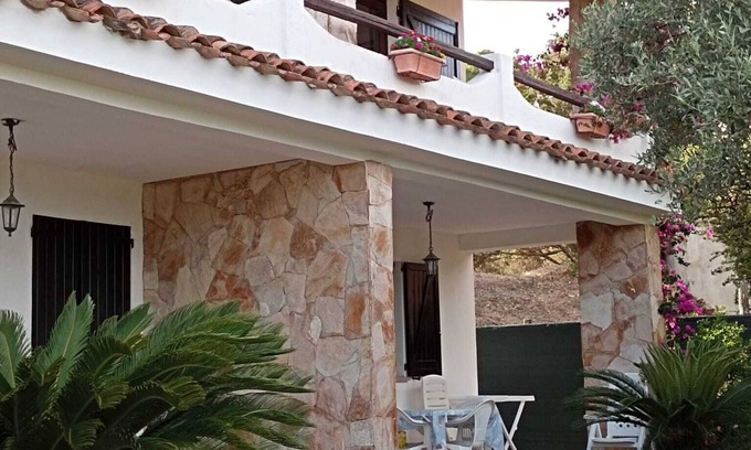 Porto Pino Apartment | BEAUTIFUL APARTMENT IN VILLA WITH SEA VIEW
