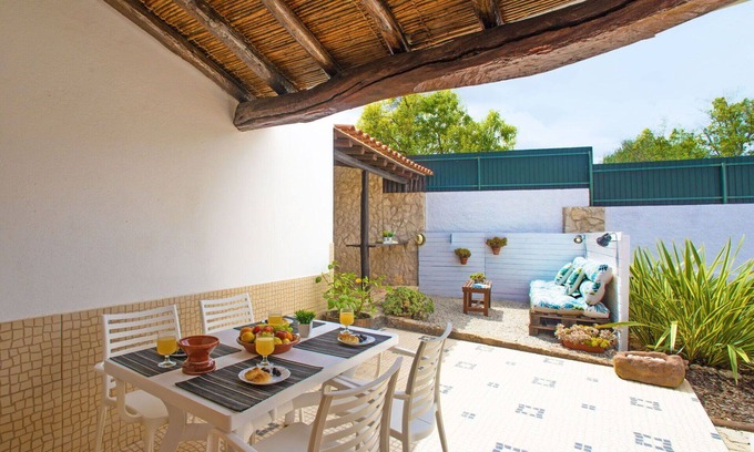 Mem Moniz House | Beautiful apartment in villa for 4 guests with A/C, pool, WIFI, TV and patio