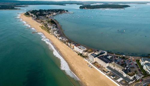 Sandbanks Apartment | Beautiful Apartment with a stunning location