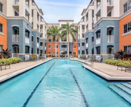 South Miami Apartment | Beautiful Apartment with Pool in Miami