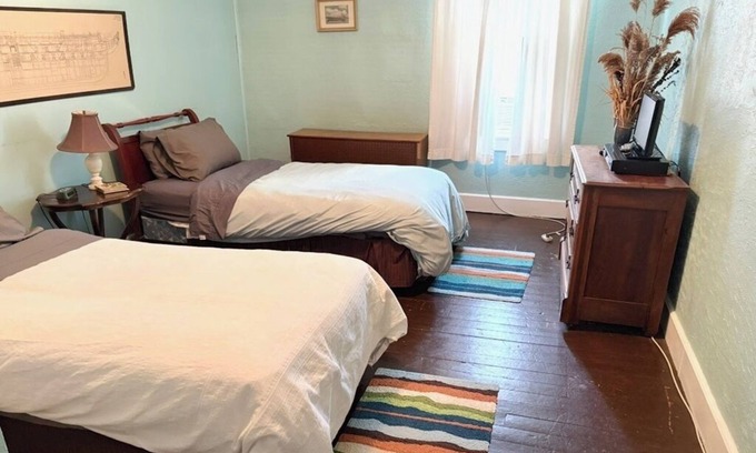 Algoma Apartment | Beautiful Apartments in a turn-of-the-century historic building-Apt A