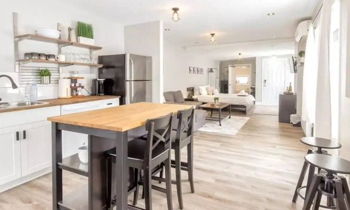 Downtown Gatineau Apartment | Beautiful apt Near the River, 10mins 2 Dtwn Ottawa