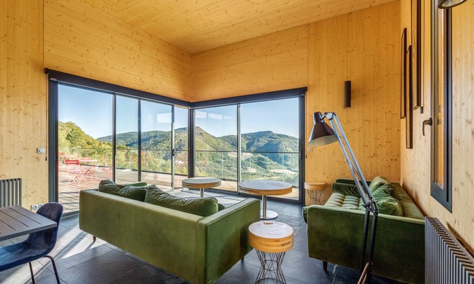 Teyssieres Cottage | Beautiful architect-designed house set in 200 ha of woods and lavender fields