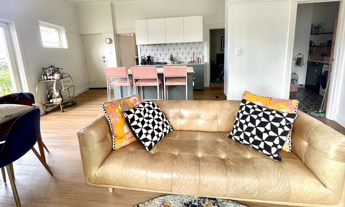 Brunswick Apartment | Beautiful art deco apartment in great location close to transport