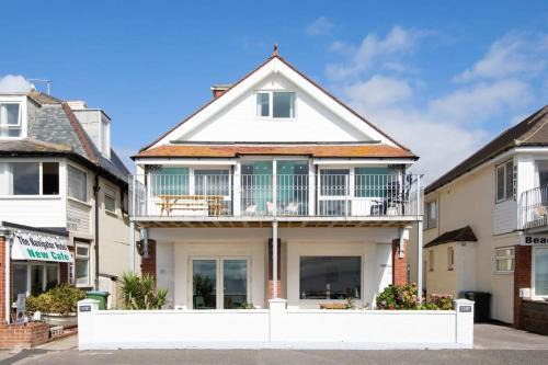 Bognor Regis House | Beautiful Beachfront House wth Balcony & Sea Views