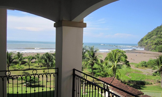 Barrio Los Faroles Condo | Beautiful Beachfront Ocean View Condo