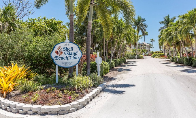 Sanibel Condo | Beautiful Beachfront Views with Free Wifi and offering free bike rentals!