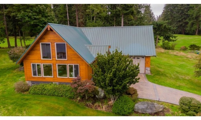 Everett Cabin | Beautiful Cabin on Hat Island in the Puget Sound