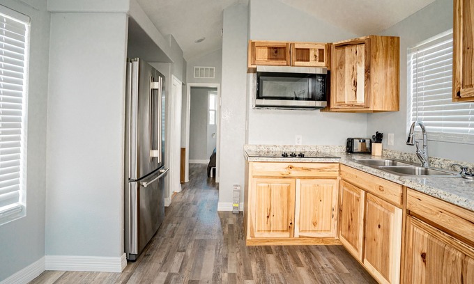 Brazoria House | Beautiful Cabin w/ extra-large walk-in shower & stone fireplace