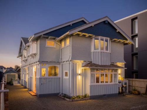 Christchurch City Centre Villa | Beautiful Central City Villa - Whole House