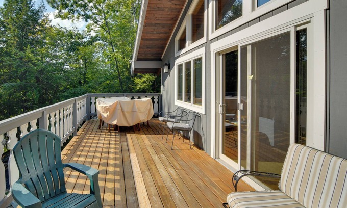 Jackson Cabin | Beautiful Chalet ~ 5 Miles to Attitash Mountain
