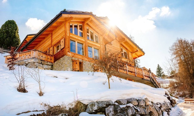 Nendaz Ski Chalet | Beautiful chalet with hot tub in heart of Nendaz, Switzerland