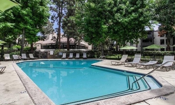 Los Angeles Condo | Beautiful condo near the beach, night life, LMU, LAX, and Silicon Beach.