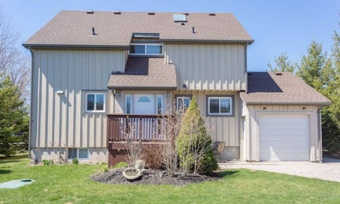 Dashwood Cottage | Beautiful Cottage w/Hot Tub by Grand Bend