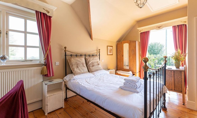 Pattingham House | Beautiful Country Cottage for up to 8 people - Great Staycation Location