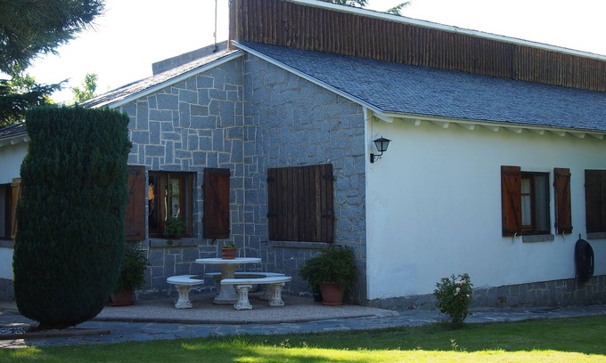 Ortigosa del Monte Cottage | Beautiful detached country house with garden and swimming pool between Segovia and Madrid.