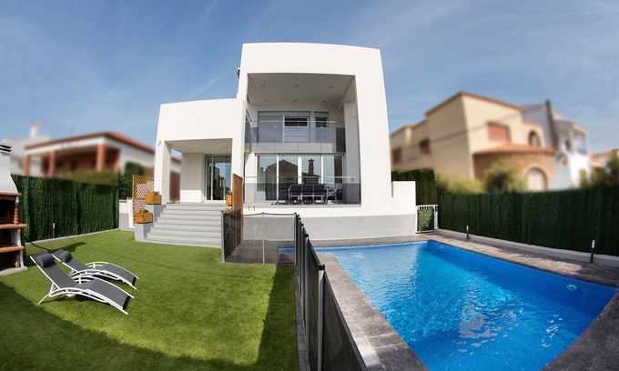 Garrucha Villa | Beautiful designer villa for families about 250 meters from the beach