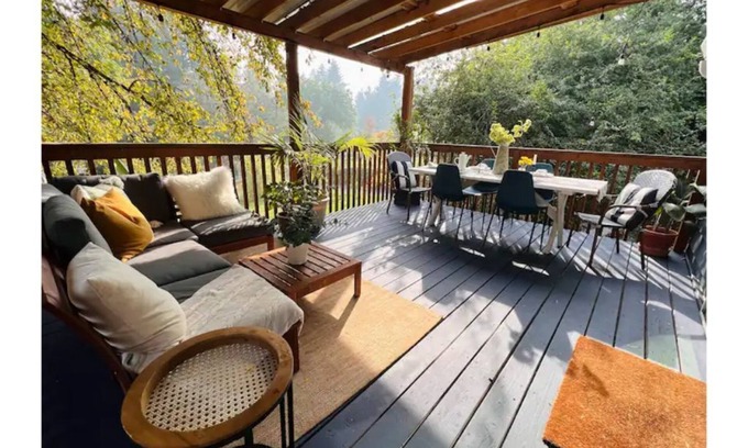 Northwest Vancouver House | Beautiful DT home on 1/2 acre