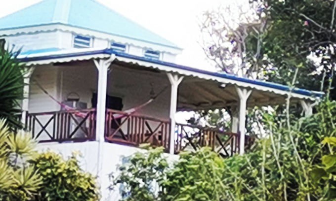 Le Moule House | Beautiful exotic wooden bungalow in the quiet countryside