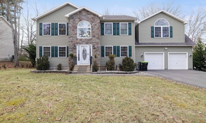 East Stroudsburg House | Beautiful Family Getaway in Blue Mountain Lake