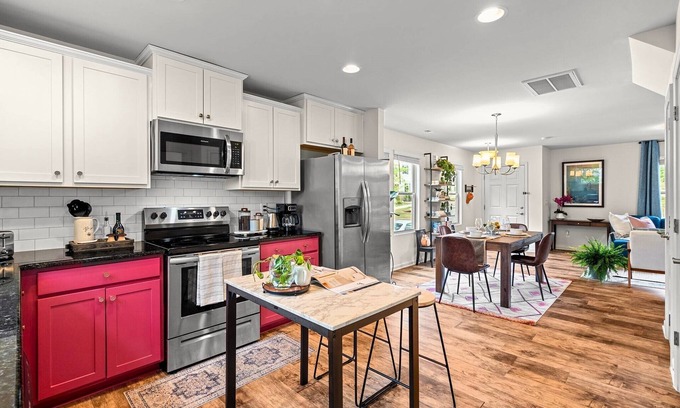 Southwest Raleigh House | Beautiful Furnished Bedroom in Central Location - Downtown Cary & NC State