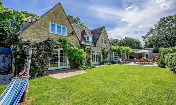 Bourton Cottage | Beautifully presented holiday home in Bourton-on-the-Water - Burghfield Cottage