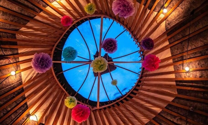 Scunthorpe Apartment | Beautiful Giant Glamping Yurt: Sleeps 8