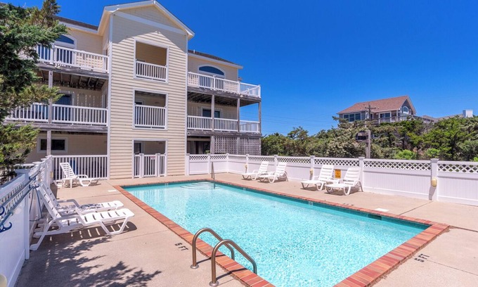 Avon House | Beautiful Hatteras Island vacation rental just a short walk to the beach!