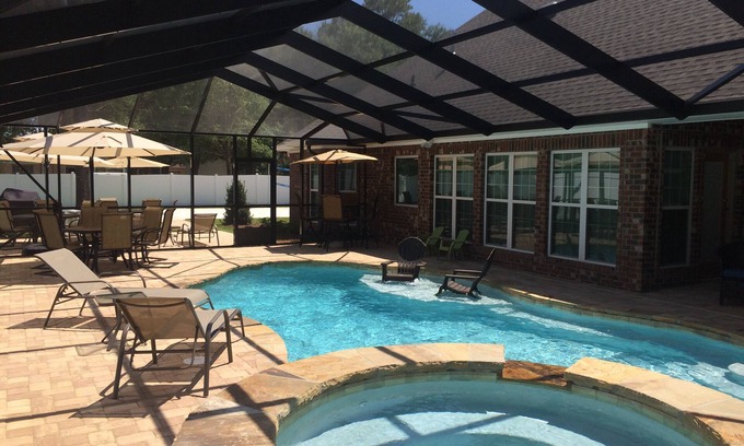 Foley House | Beautiful Home~6Beds/5Baths, Prv Pool & Spa, Volleyball Ct/Pet Friendly~