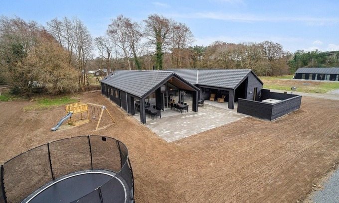 Sømarken House | Beautiful home in Aakirkeby with sauna