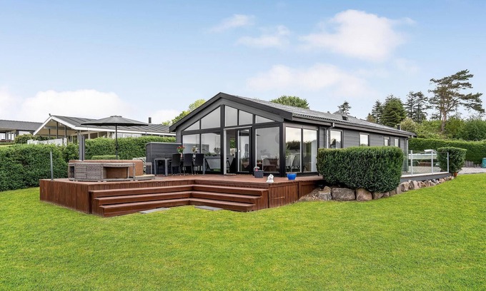 Faaborg House | Beautiful home in Faaborg with jacuzzi