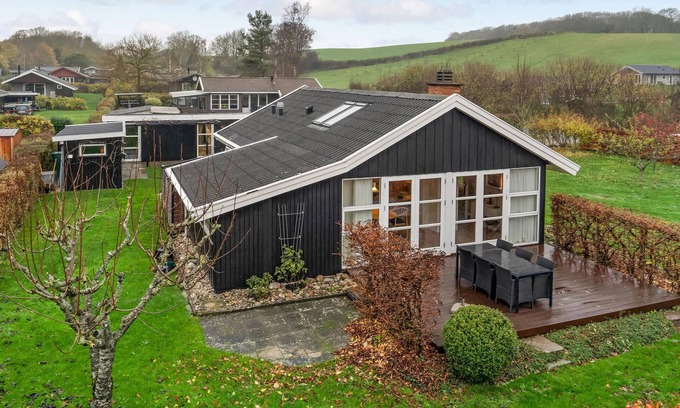 Haarby House | Beautiful home in Haarby with WiFi
