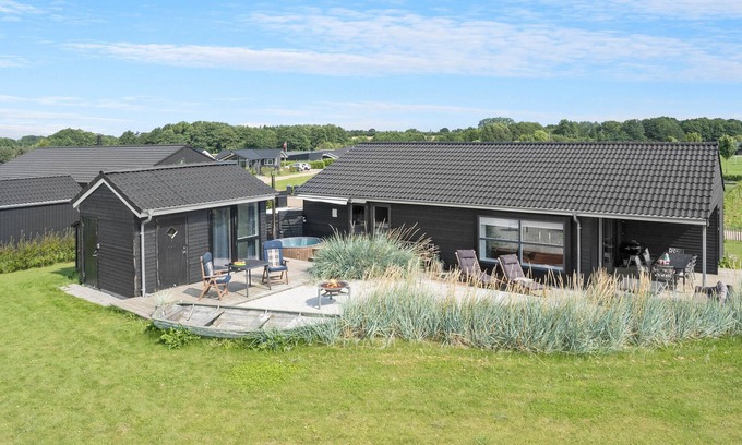 Flovt Strand House | Beautiful home in Haderslev with sauna