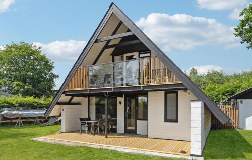 Haslevgarde House | Beautiful Home In Hadsund With Kitchen